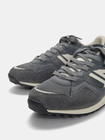 Sneaker bassa di Pull&Bear in grigio