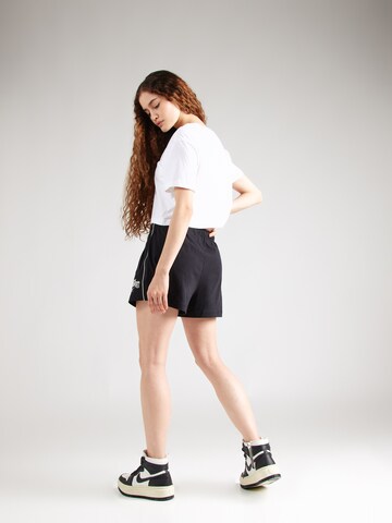 Nike Sportswear Regular Shorts in Schwarz