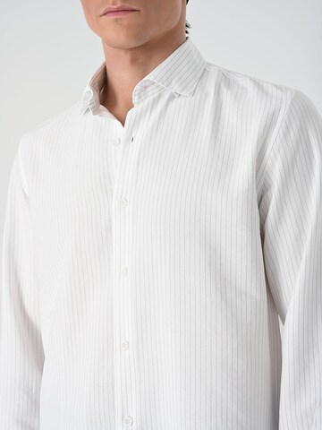 Coupe regular Chemise Antioch en blanc