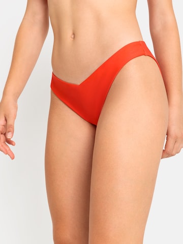 LSCN by LASCANA Bikini nadrágok 'Gina' - piros: elől