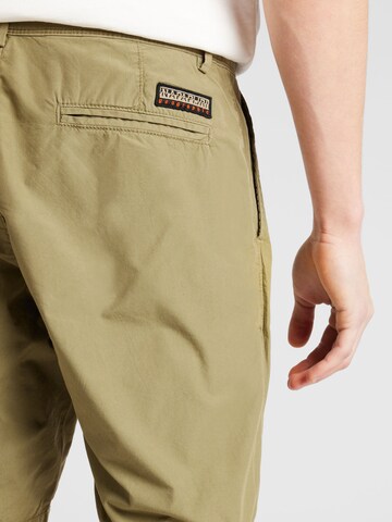 NAPAPIJRI - regular Pantalón chino 'NAKURU' en verde