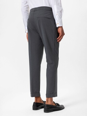 Antioch Tapered Pantalon in Grijs