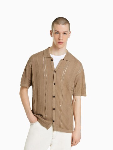 Bershka Regular fit Overhemd in Bruin: voorkant