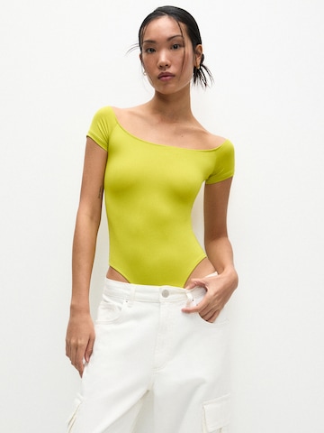 Pull&Bear Shirt body in Groen: voorkant
