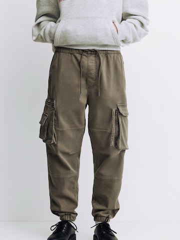 Pull&Bear Tapered Cargo Pants in Green: front