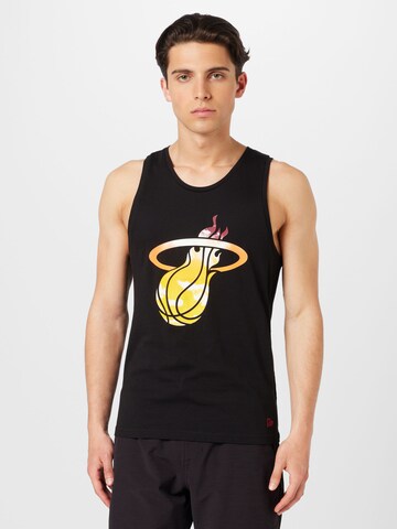 Tricou de la NEW ERA pe negru: față