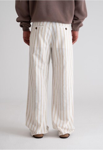 Loosefit Pantaloni con pieghe di Prohibited in beige