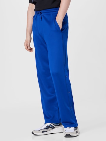 Regular Pantalon 'Raheem' WEEKDAY en bleu : devant