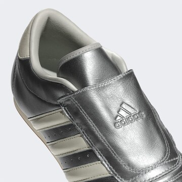 ADIDAS ORIGINALS Slip-ons 'Taekwondo' in Zilver