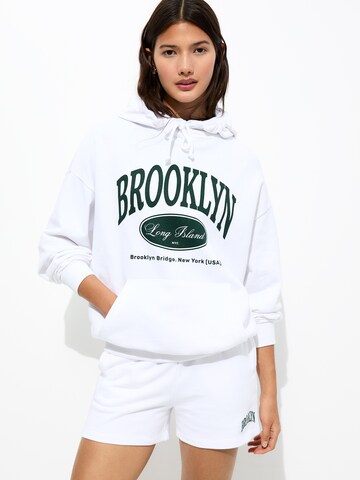 Pull&Bear Sweatshirt in Weiß: Vorderseite