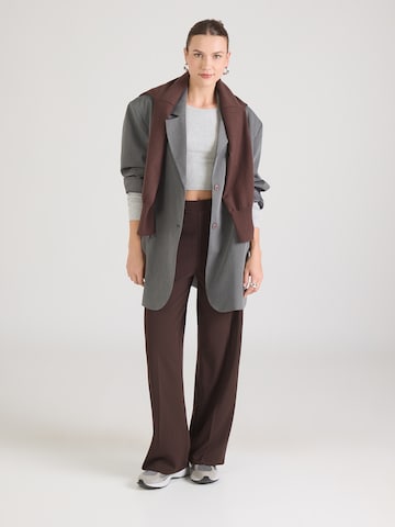 ABOUT YOU Свободный крой Плиссированные брюки 'Corin' в Коричневый