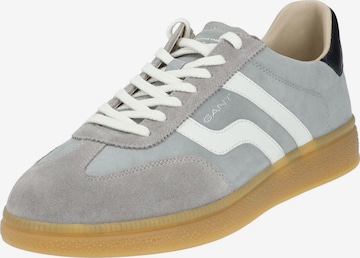 Baskets basses GANT en gris : devant