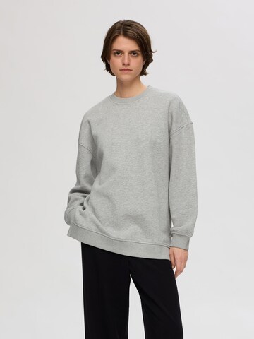SELECTED Sweatshirt in Grijs: voorkant