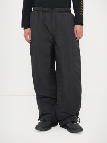 Jordan Loosefit Παντελόνι 'MTNSIDE' σε μαύρο: μπροστά