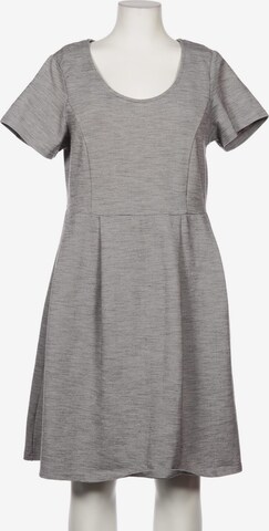 Junarose Dress in M in Grey: front