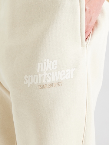 Nike Sportswear Zwężany krój Spodnie 'CLUB' w kolorze zielony