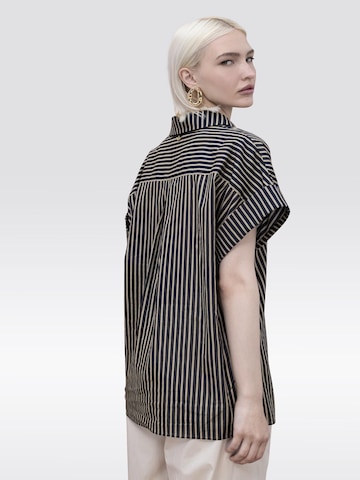 Lola Casademunt Halenka – černá