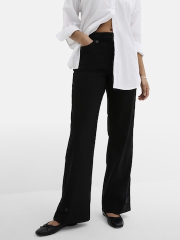 bonprix Regular Broek in Zwart: voorkant