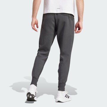 Tapered Pantaloni sportivi di ADIDAS PERFORMANCE in grigio