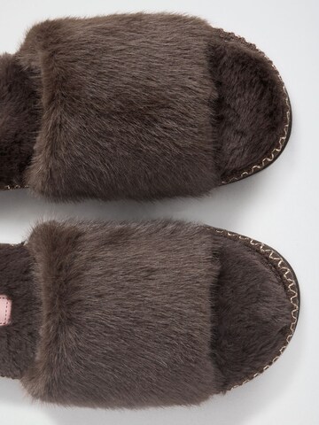 Lipsy Slipper in Brown