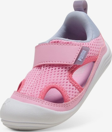 Chaussures ouvertes PUMA en rose : devant