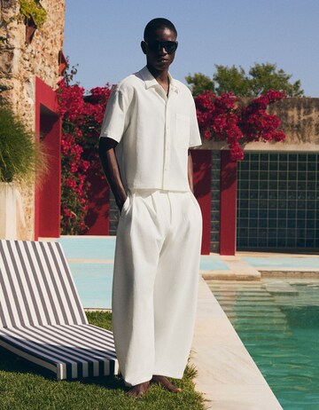 Bershka Wide leg Byxa i vit