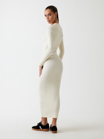 GUESS Kleid in Beige