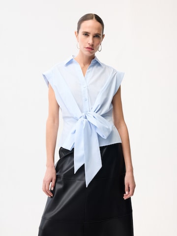 adl Blouse in Blauw