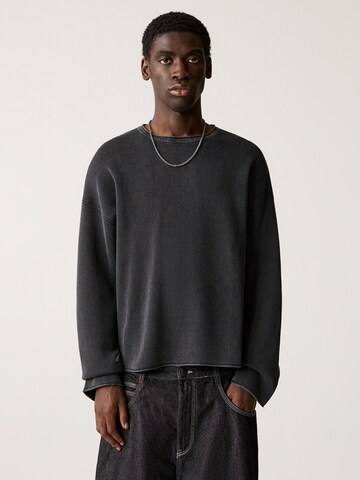 Pull&Bear Sweater in Black: front