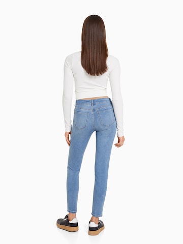 Bershka Skinny Jeans in Blau