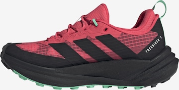 ADIDAS TERREX - Zapatos bajos 'FREEHIKER 3' en rosa: frente