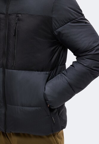 Giacca per outdoor di 4F in nero: lato