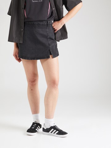 Trendyol Regular Shorts in Schwarz