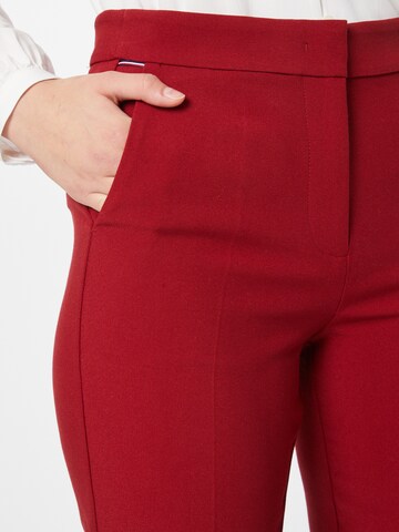 Regular Pantalon à plis TOMMY HILFIGER en rouge