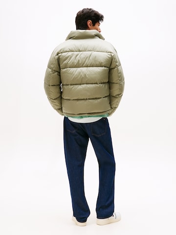 Tommy Jeans Демисезонная куртка 'VAIL' в Зеленый