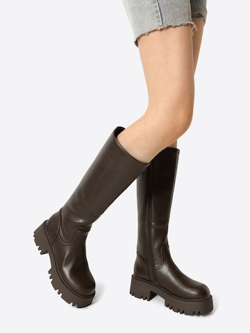Dream Pairs Boot in Brown