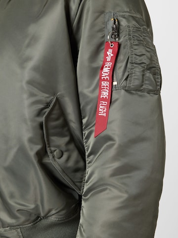 ALPHA INDUSTRIES Φθινοπωρινό και ανοιξιάτικο μπουφάν 'MA-1' σε πράσινο