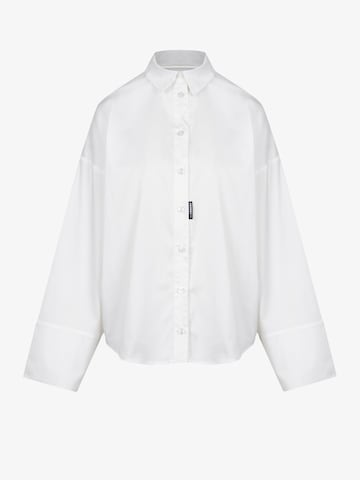 T-shirt oversize 'CLARA SHIRT WHITE' FEMSSY en blanc : devant