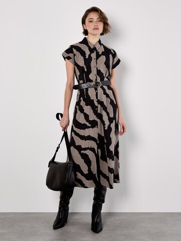 Apricot Zebra Print Shirt Midi Dress ' ' in Grau