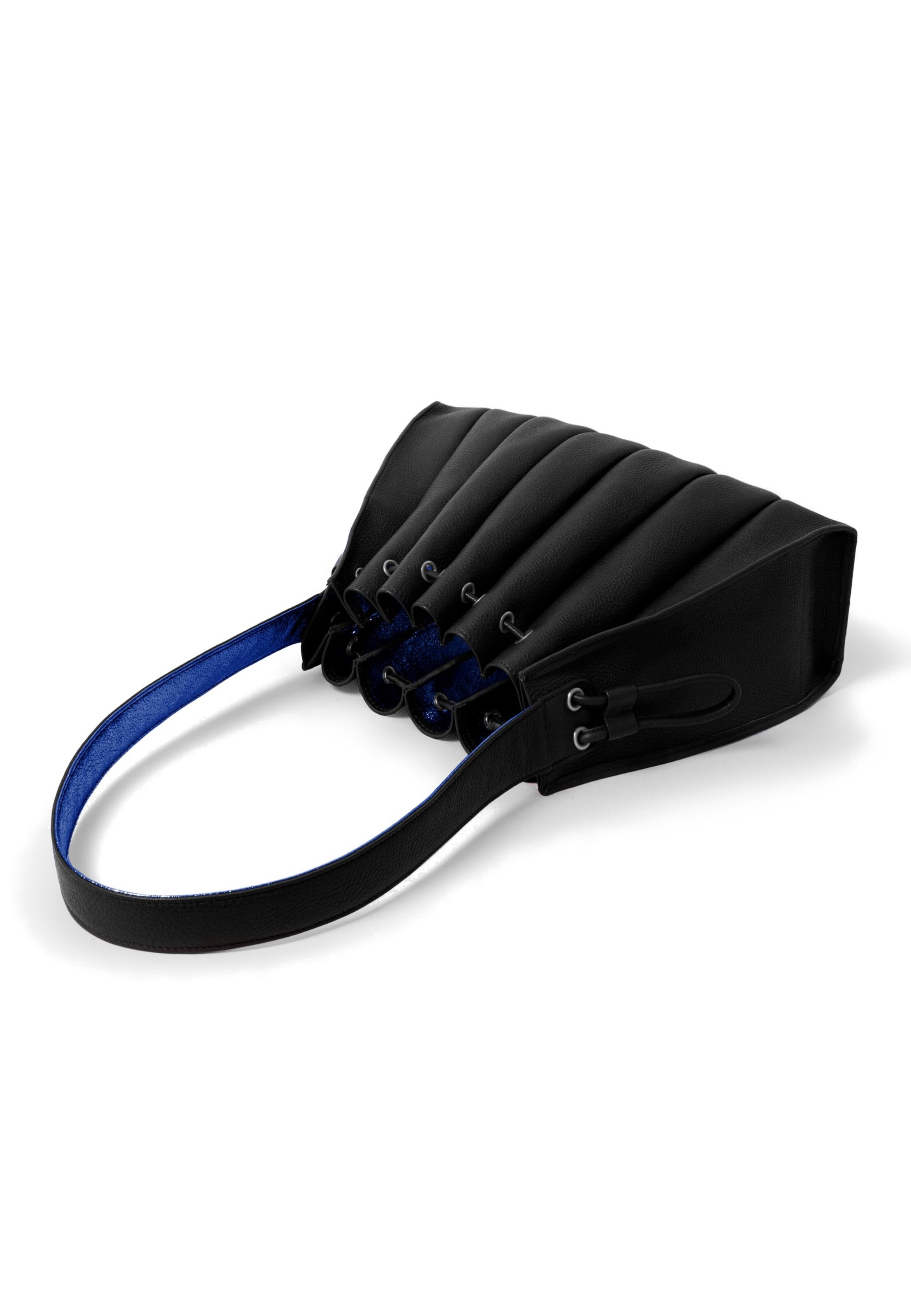 Gretchen Pouch 'Fan' in Black