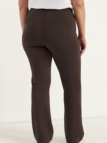 Cellbes of Sweden Bootcut Leggings in Bruin