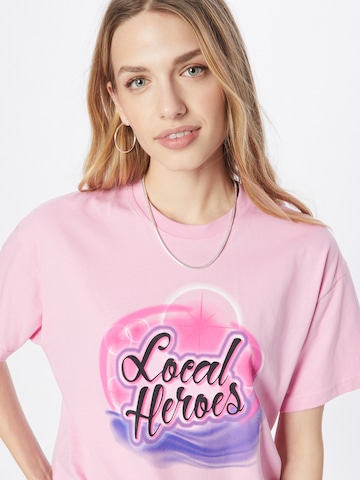 LOCAL HEROES - Camiseta en rosa