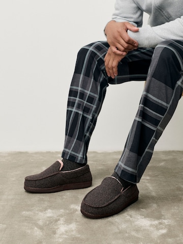 Next Домашни пантофи в кафяво