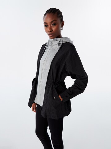 Twist Between-Season Jacket in Black