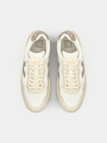 Sneaker low 'V-90' de la Veja pe alb