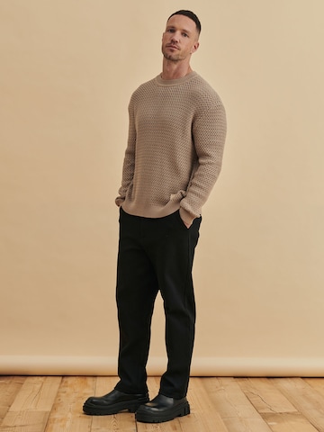 DAN FOX APPAREL Sweter 'Antonio' w kolorze beżowy