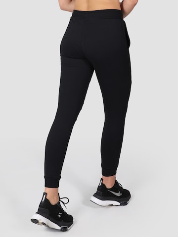 Skinny Pantaloni sport de la MOROTAI pe negru