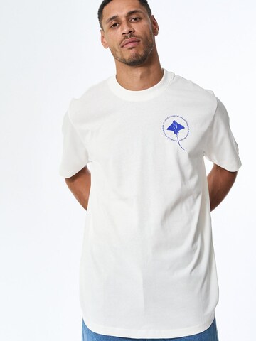 Legends Shirt 'Bruce Stingray' in Weiß: Vorderseite