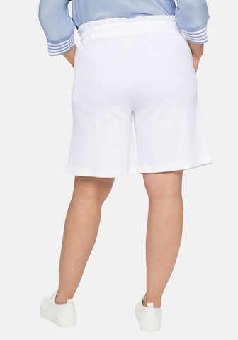 SHEEGO Regular Shorts in Weiß