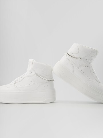 Baskets hautes Bershka en blanc